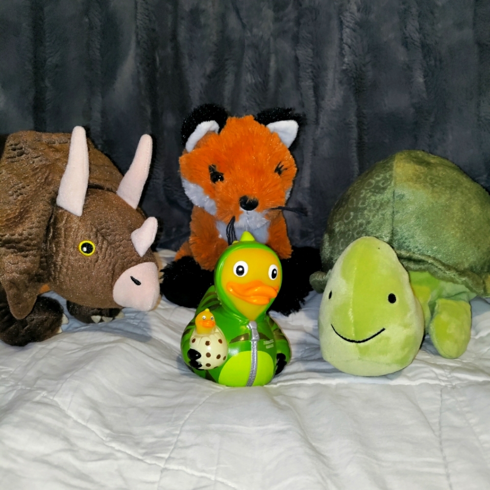 💗BUNDLE 5 FOR 25💗 Lot of 4 Toys and Stuffed Animals